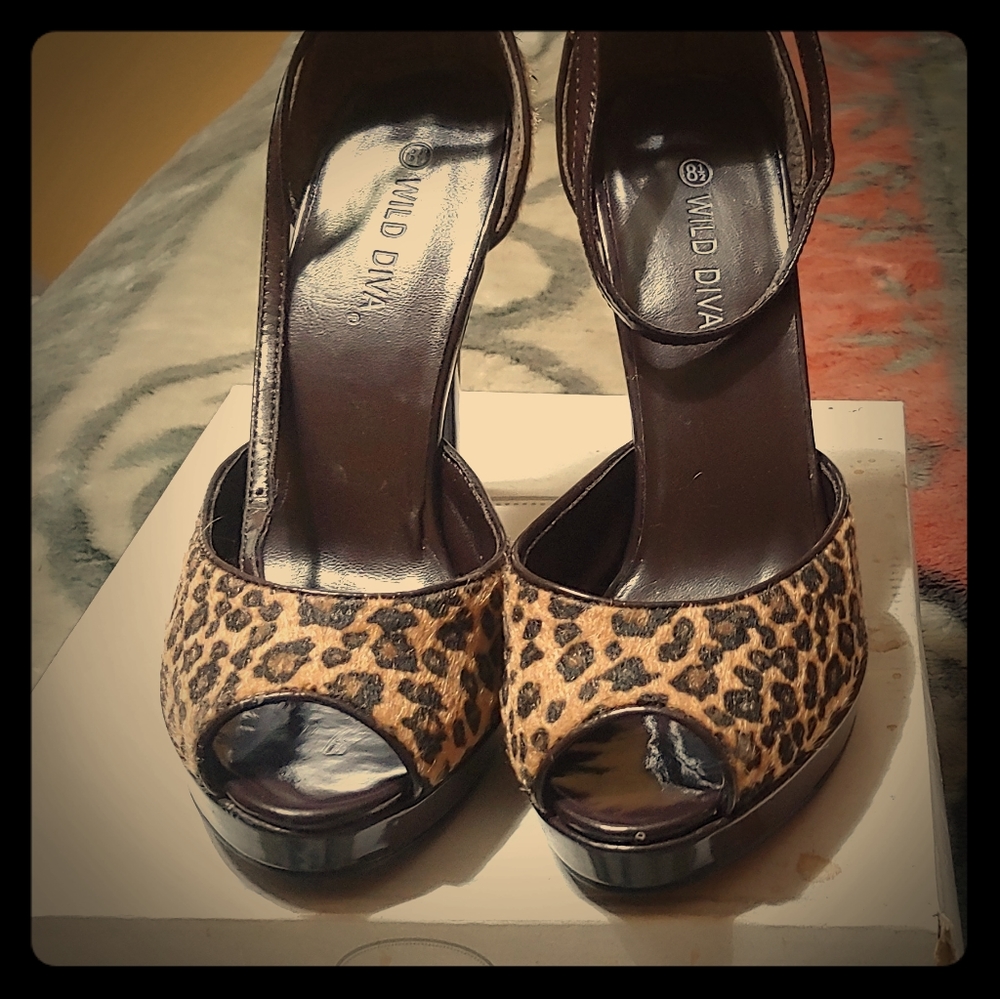 Womens stylish shoes. $ 30 a pair.